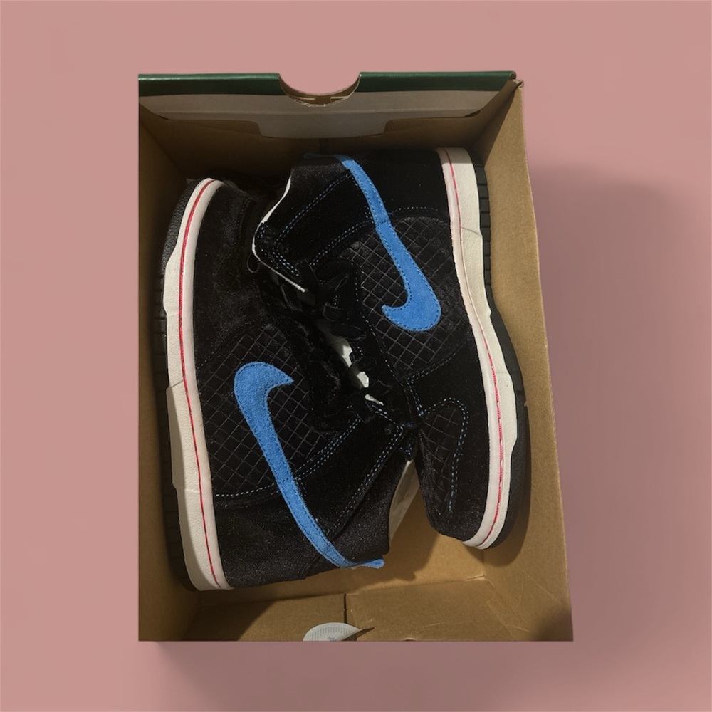 Nike 6.0 size 6 woman’s Black and Blue high tops. New without box